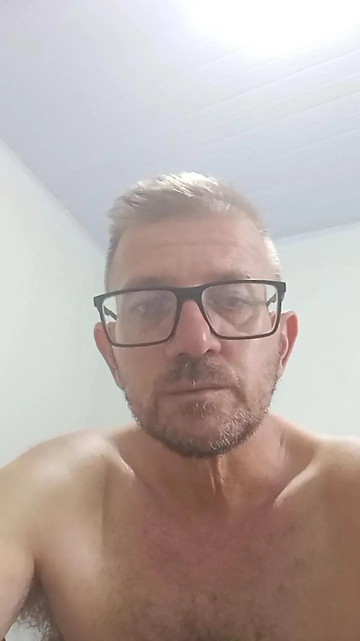 Offline daguia72 on Cam4