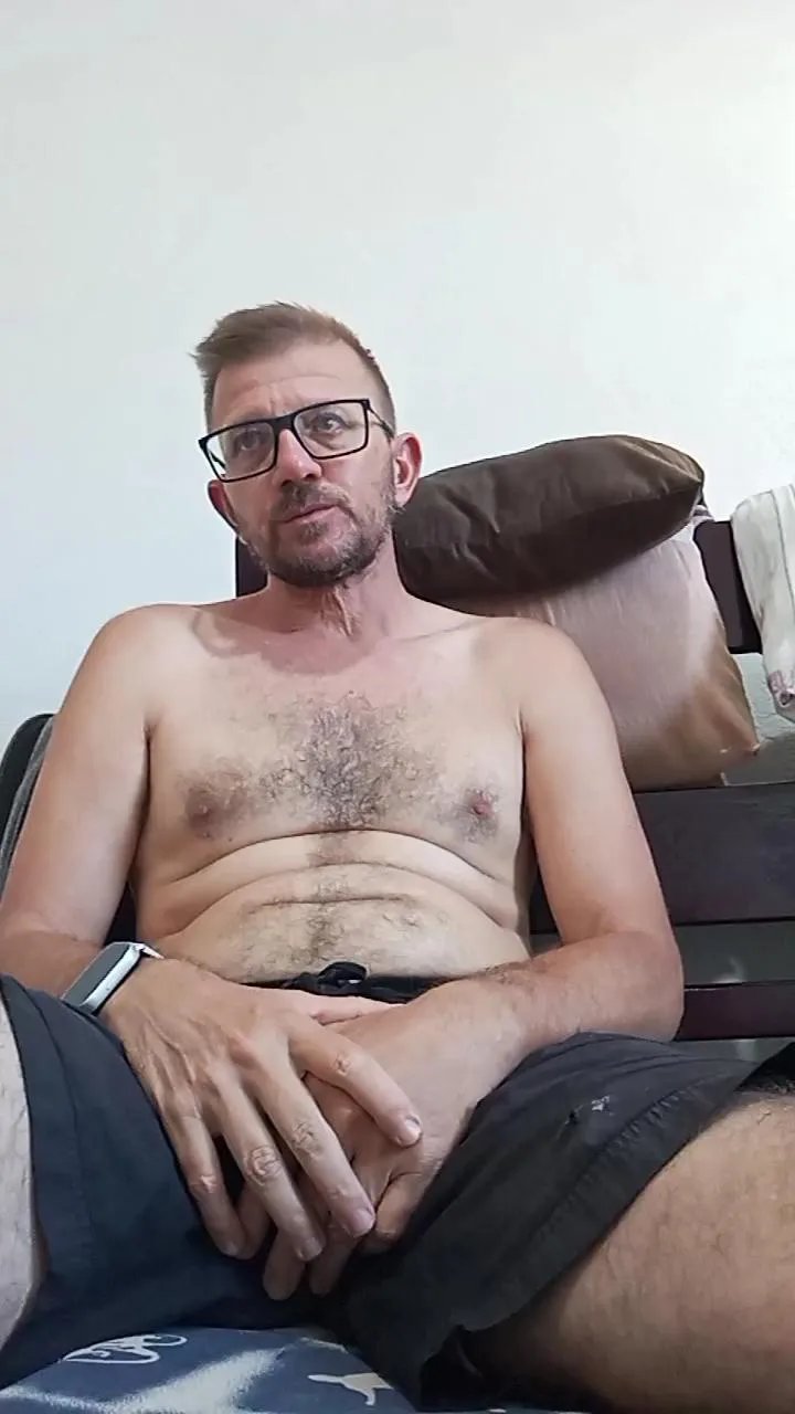 Offline daguia72 on Cam4