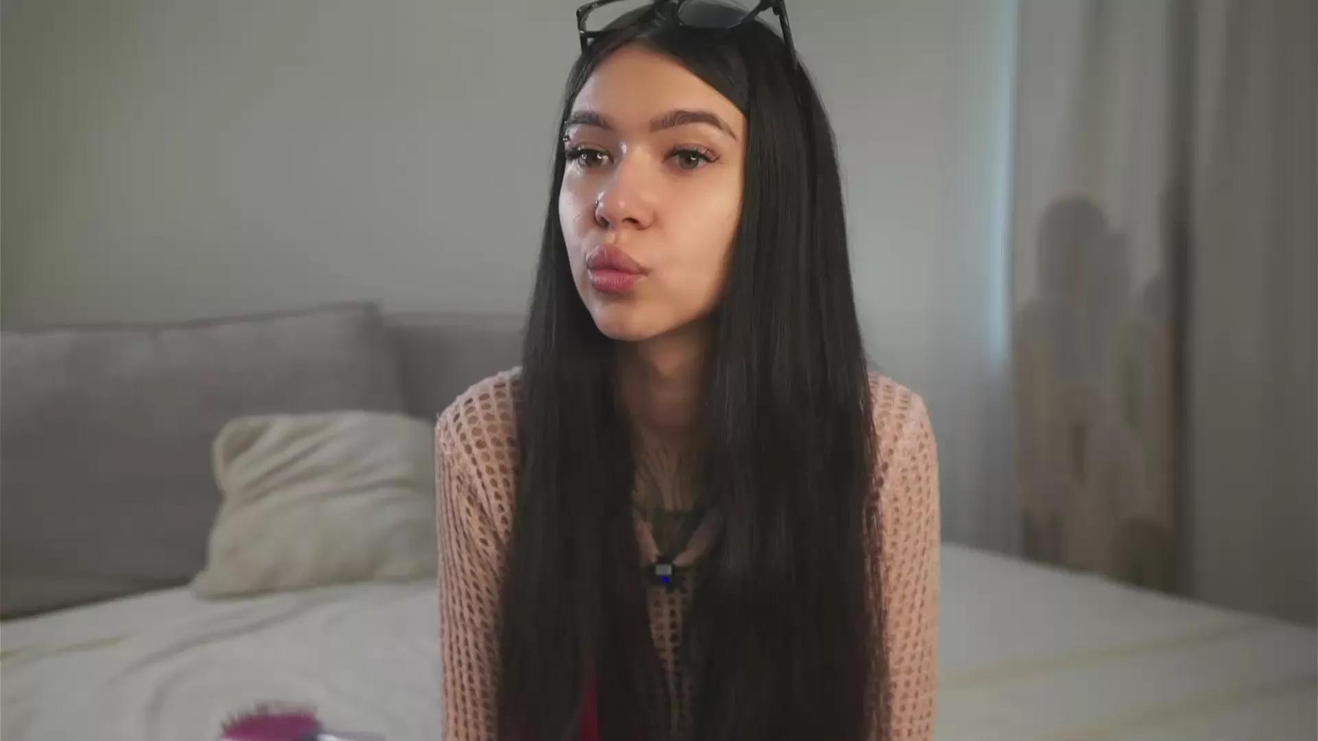 DarleneCreedon on Cam4 
