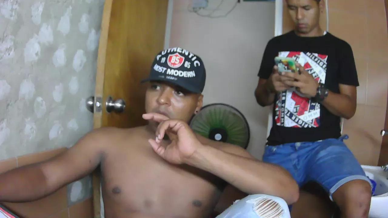 Dirtypig_boys22 on Cam4 