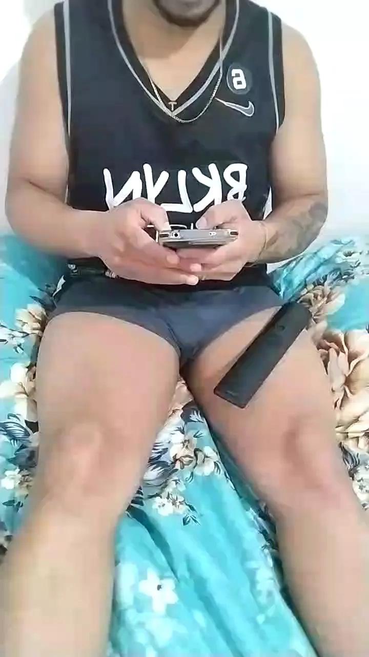 Dougzin444 on Cam4 