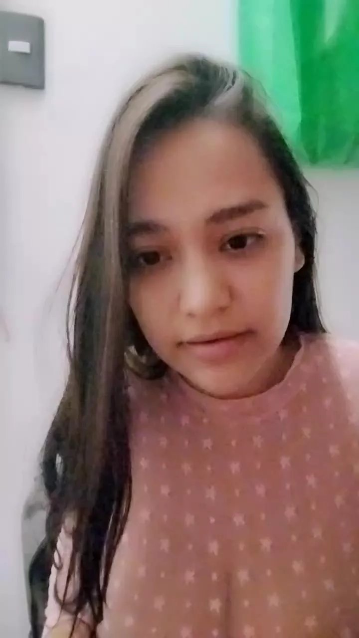 Offline Ella_big on Cam4