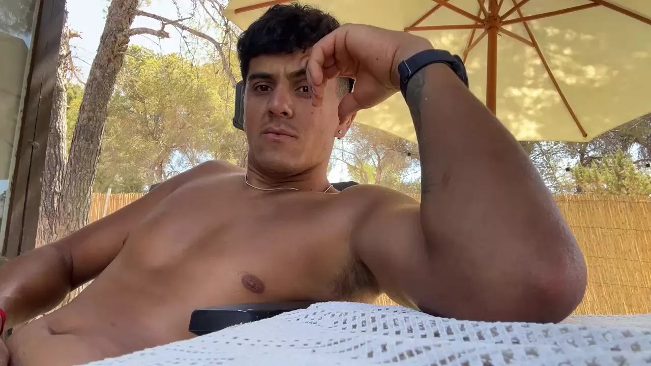 Offline Gabr1996 on Cam4