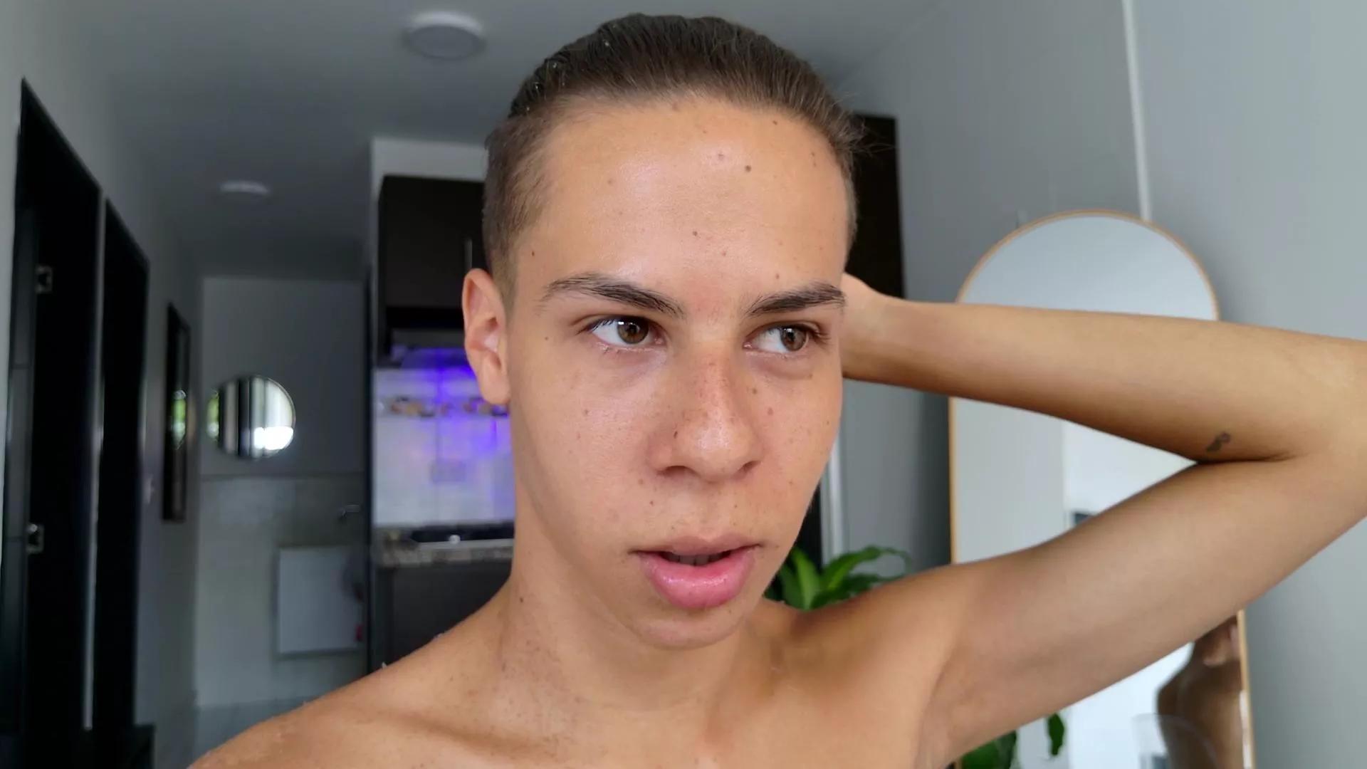 Grey___27 on Cam4 