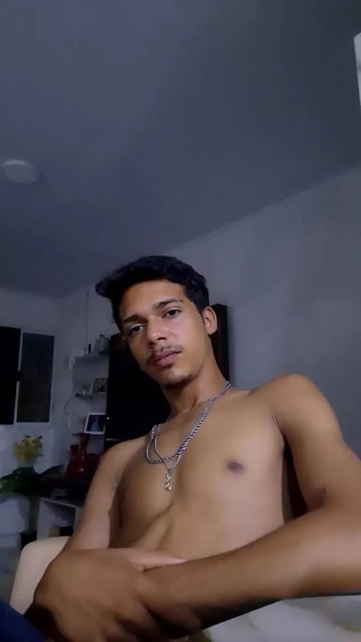 Offline GustaThy on Cam4