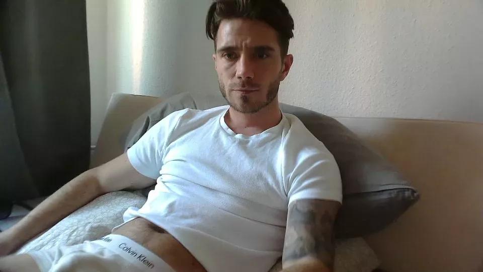 GuyFromNextDoor on Cam4 