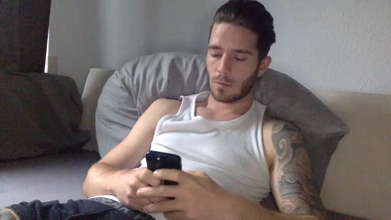GuyFromNextDoor on Cam4 