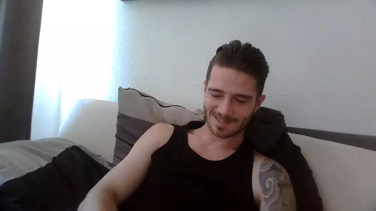 GuyFromNextDoor on Cam4 