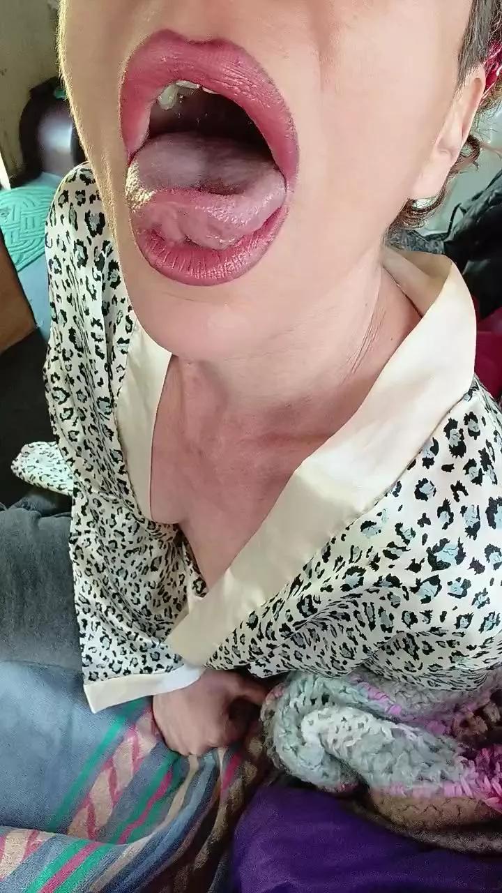 Hotledy69 on Cam4 
