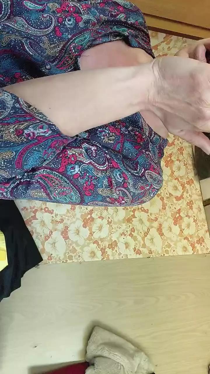 Hotledy69 on Cam4 