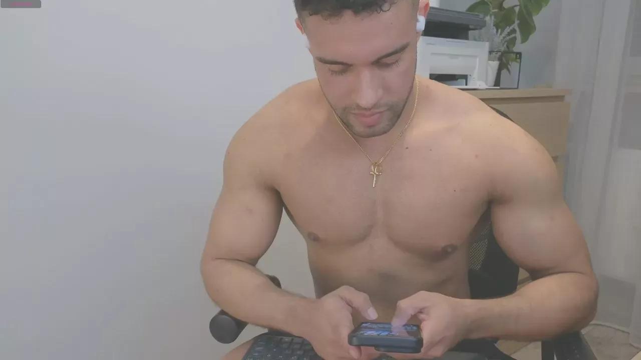 izaak_lover on Cam4 