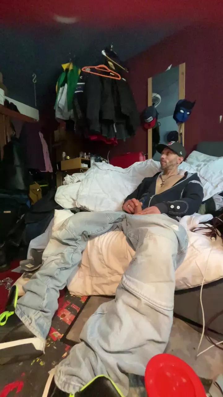 jeans_boy on Cam4 
