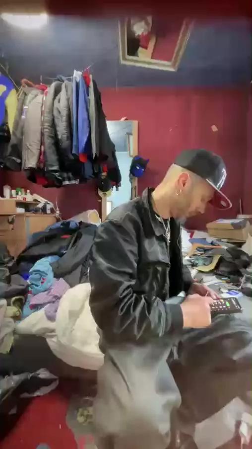 jeans_boy on Cam4 