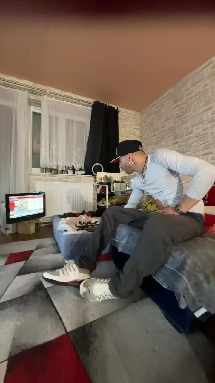 jeans_boy on Cam4 