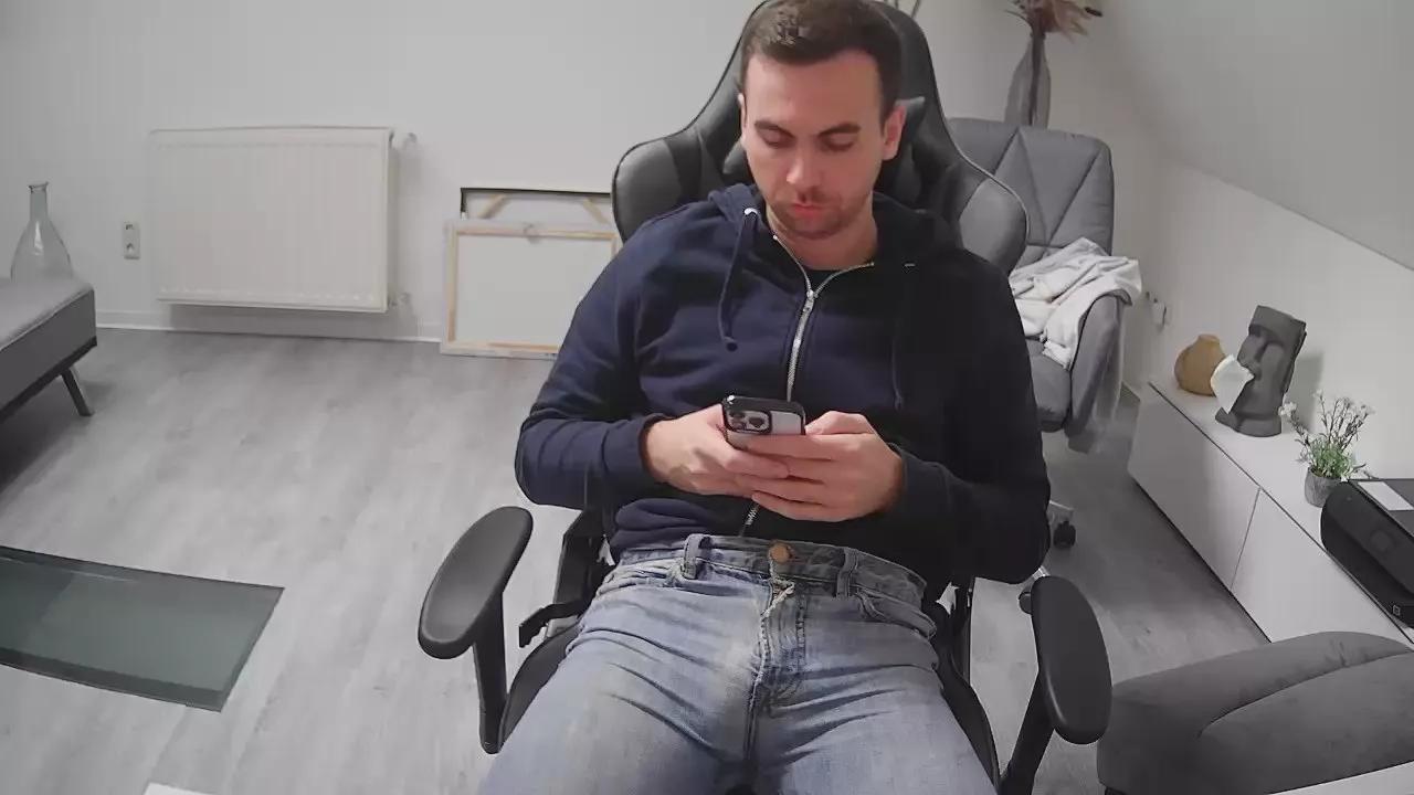 Jeansjunge96 on Cam4 