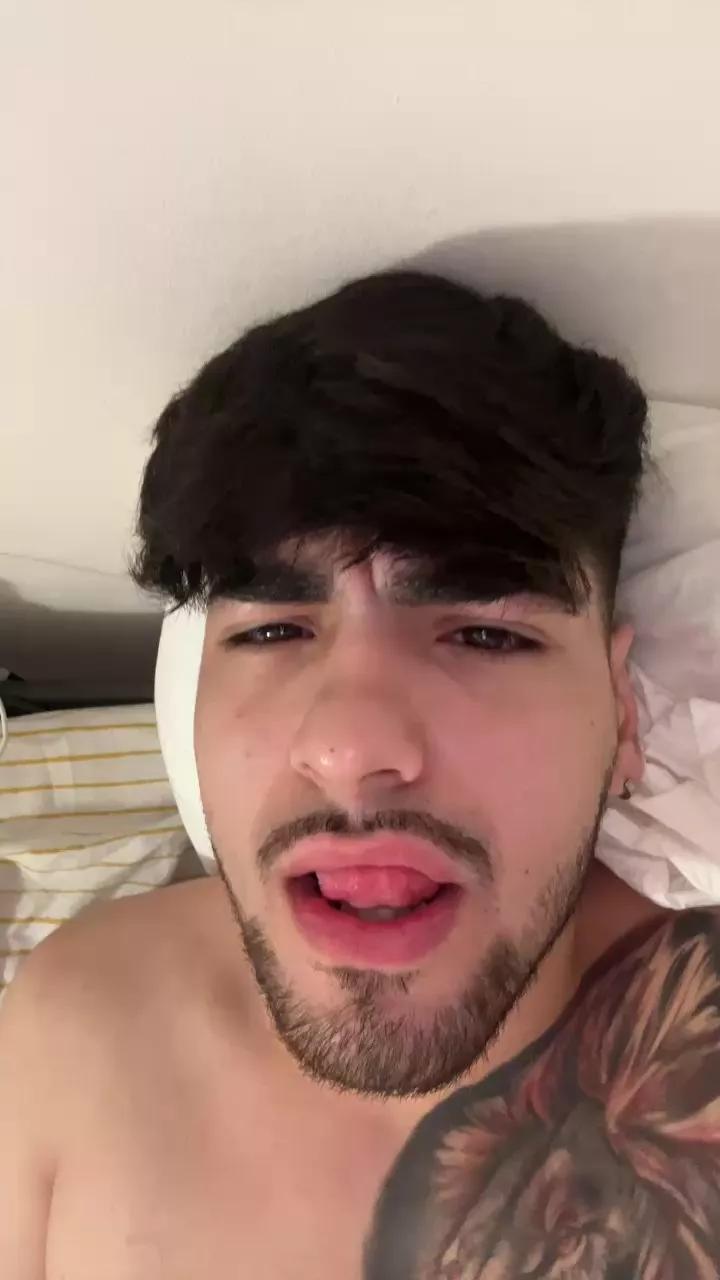 Jovencitobcn21 on Cam4 