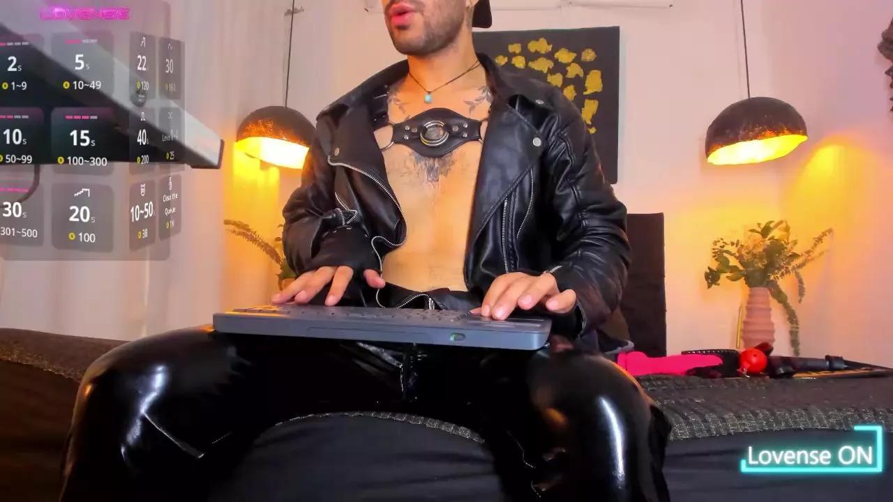 LatinMilk_ on Cam4 