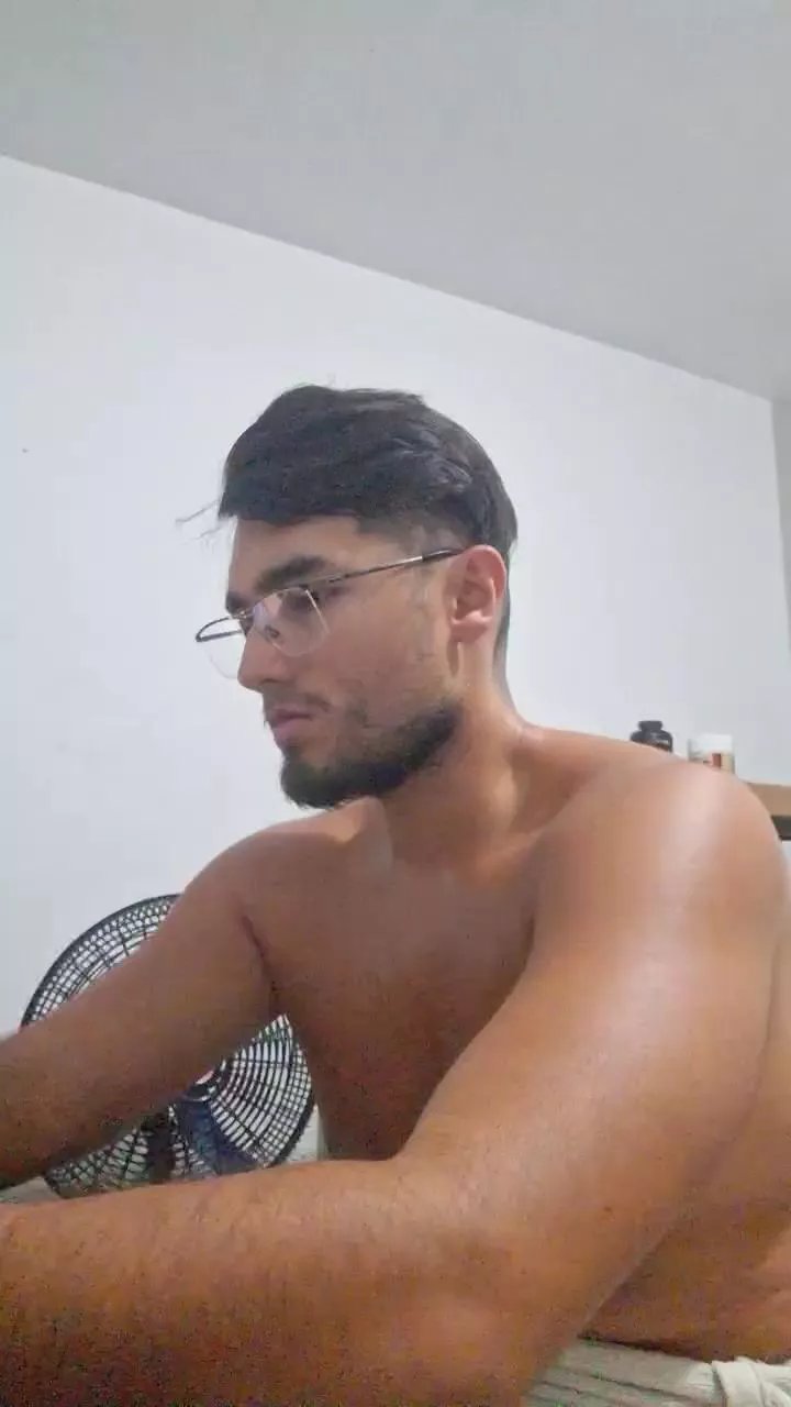 Offline lechero226 on Cam4