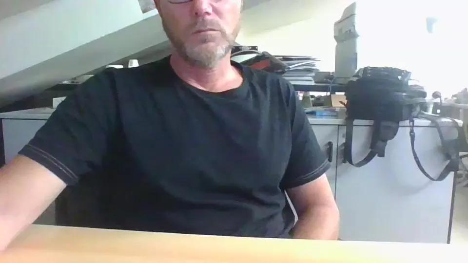 Leo_Hardyman on Cam4 