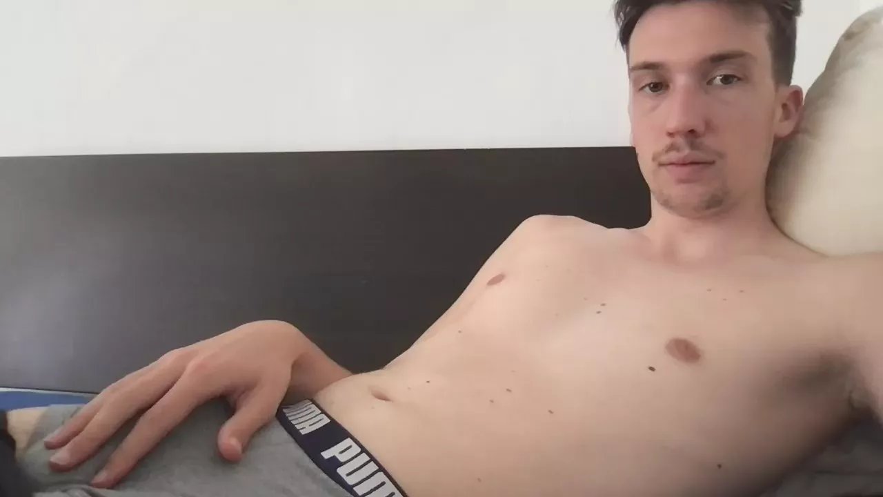 Offline LeonToPlay on Cam4