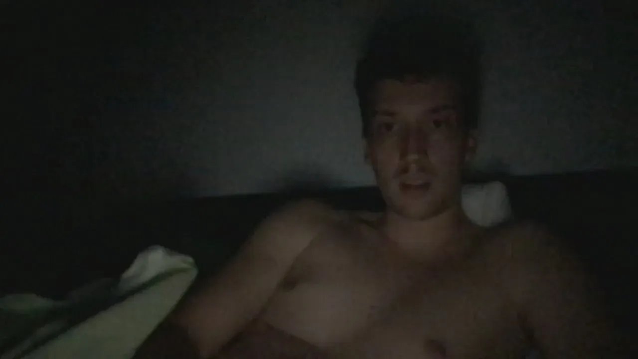 Offline LeonToPlay on Cam4