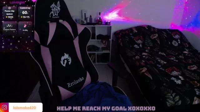 LolSmoke420 on Cam4 