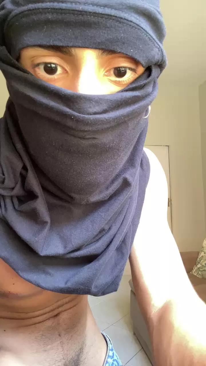 Luannovin25 on Cam4 