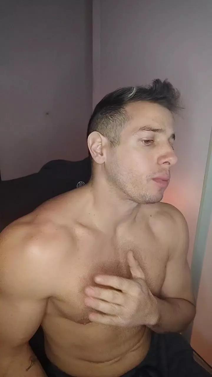 Luca23millo90 on Cam4 