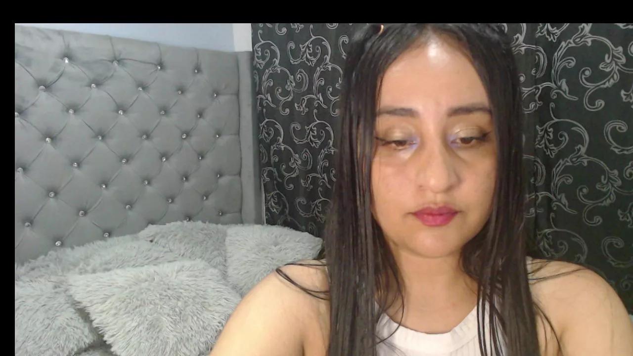 Lunhaa on Cam4 