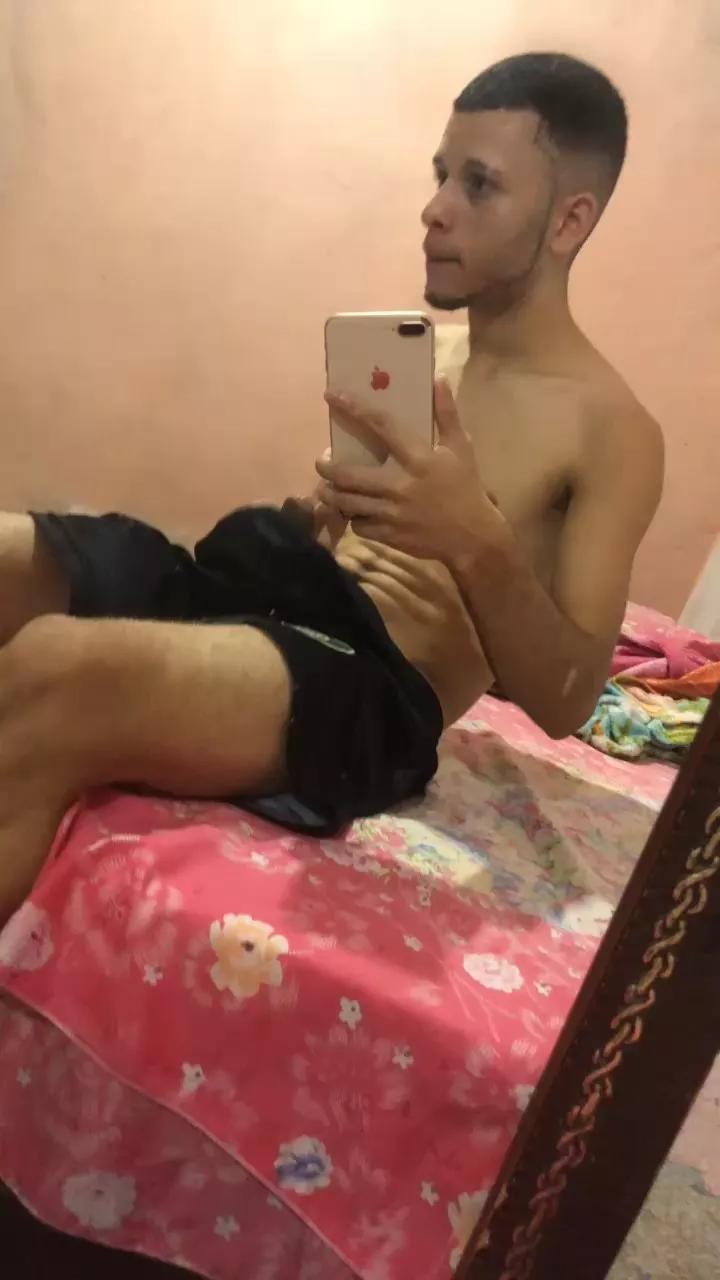 Magrinho2025 on Cam4 