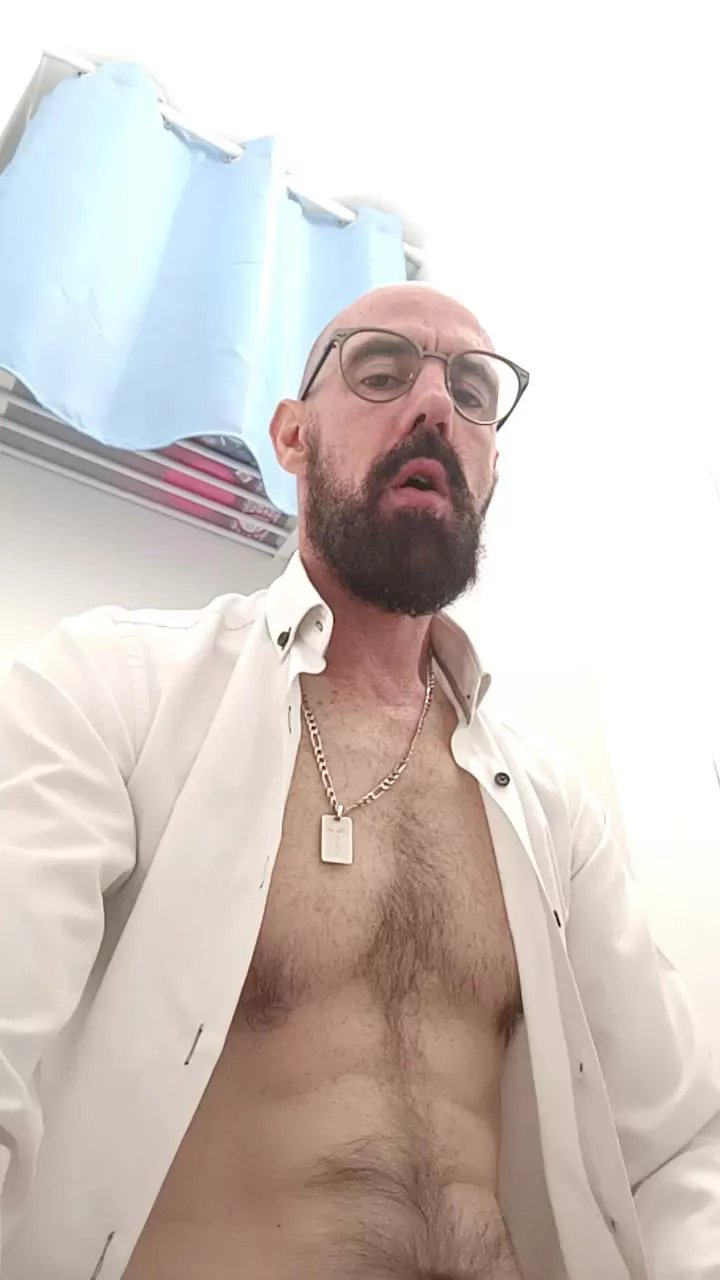 Offline Majid1976 on Cam4