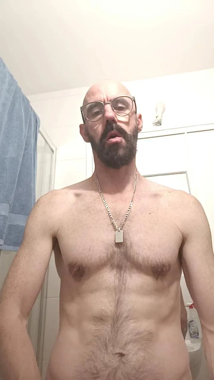 Offline Majid1976 on Cam4