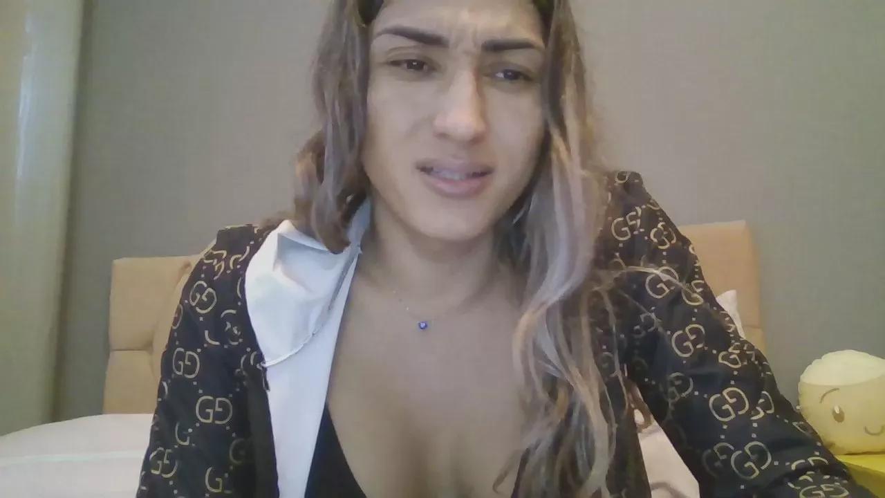 mariana105 on Cam4 