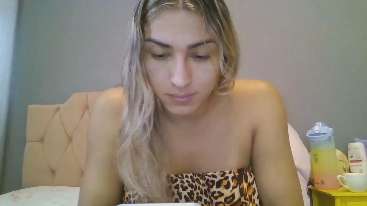 mariana105 on Cam4 