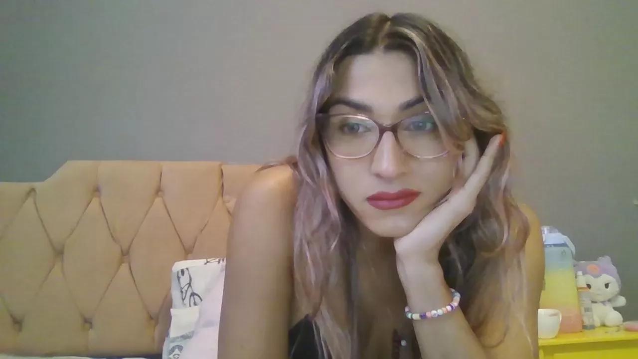 mariana105 on Cam4 