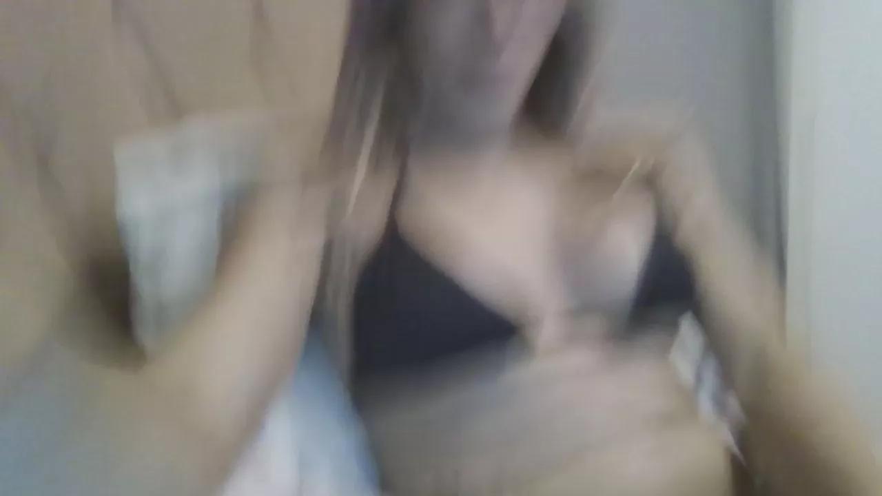 mariana105 on Cam4 