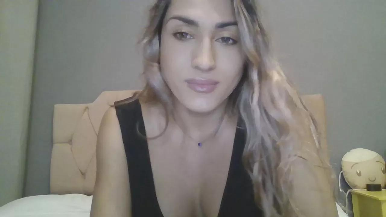 mariana105 on Cam4 