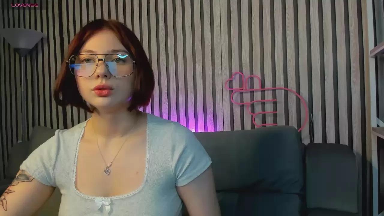 Maybe_Mia on Cam4 