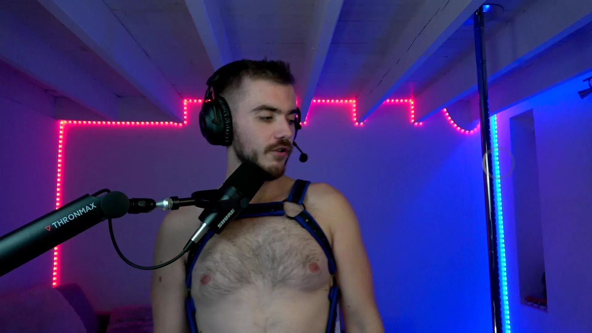 Mikev47 on Cam4 