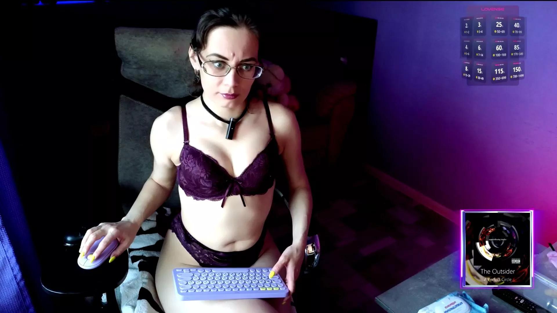 MilanaBrownie on Cam4 