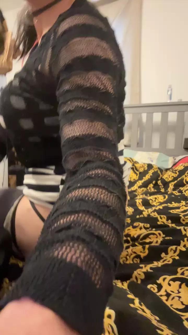 Moniqu3Lov3 on Cam4 