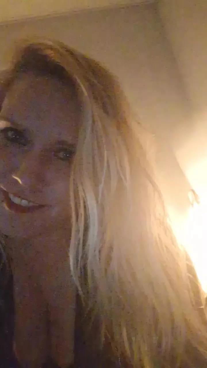 MysteryWijf on Cam4 