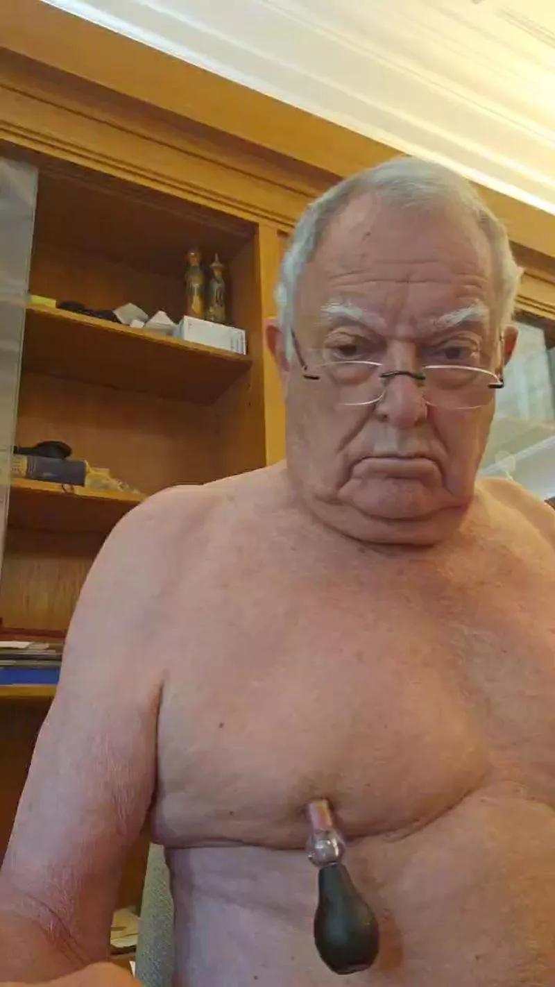 needitt2 on Cam4 