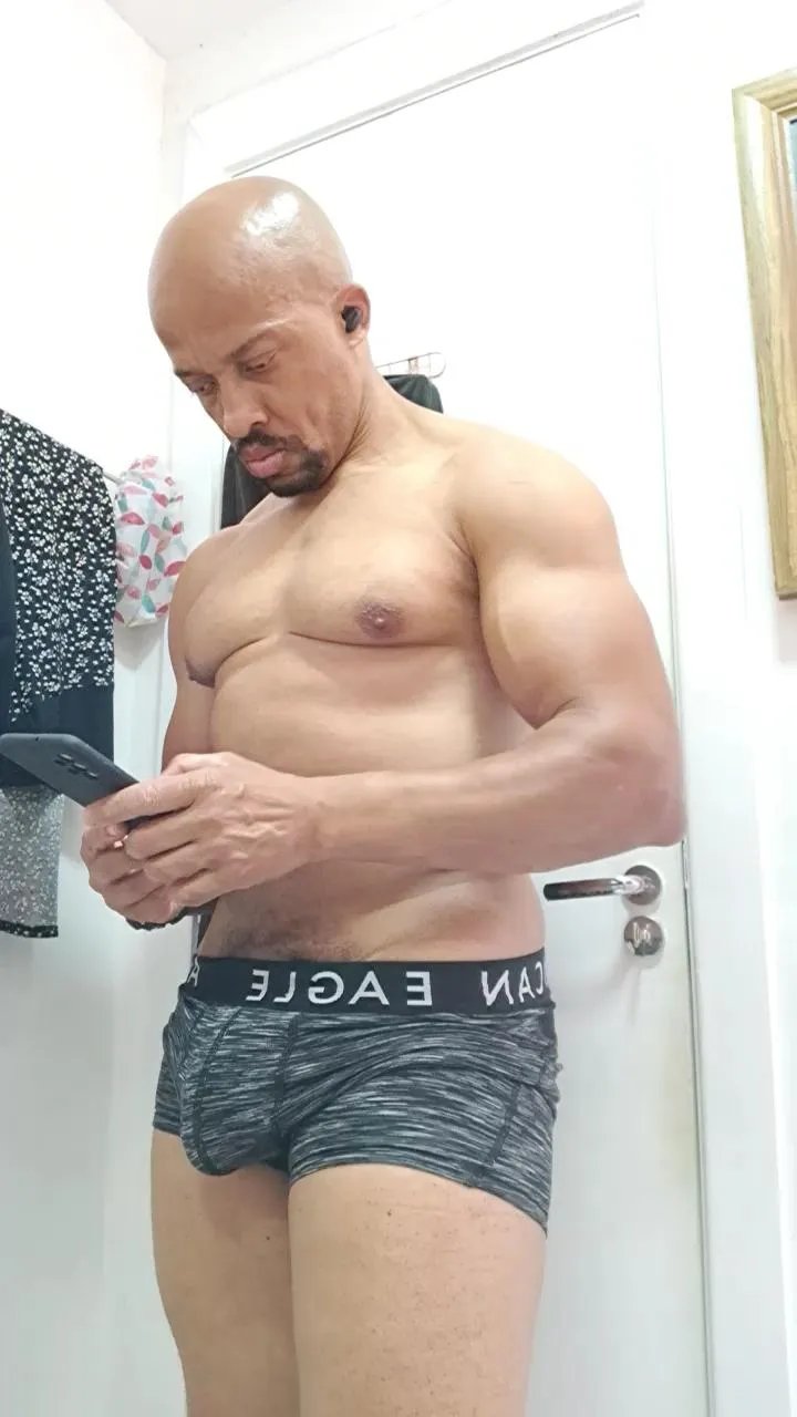 Offline Negro1000sexy on Cam4