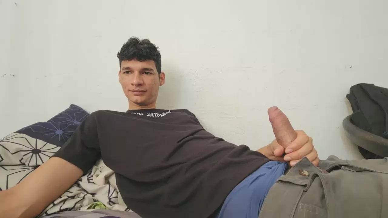 Paulhot18 on Cam4 