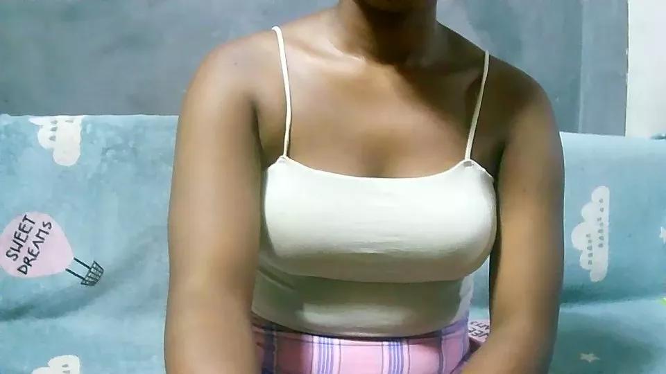 Pounie_aurie on Cam4 