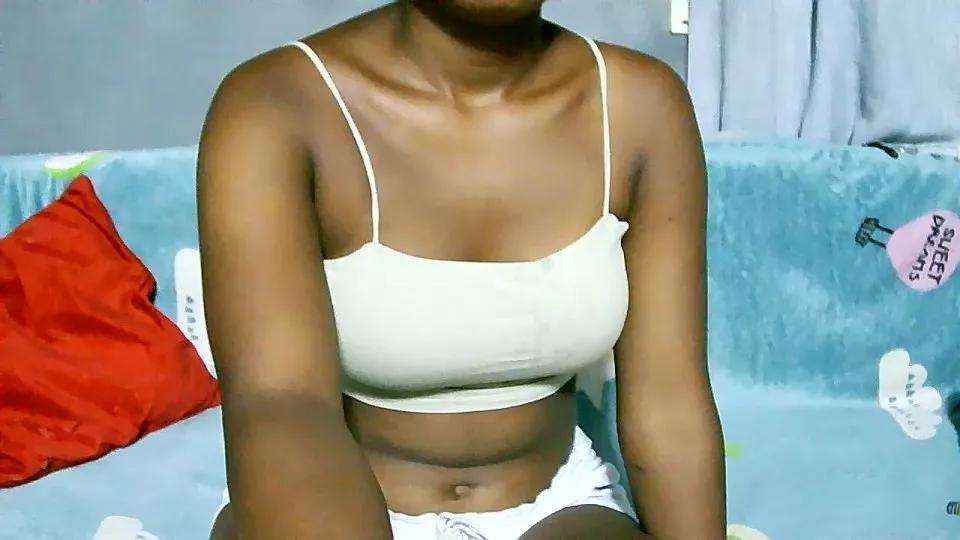 Pounie_aurie on Cam4 