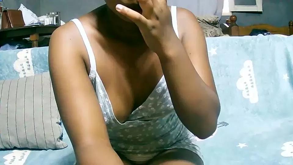 Pounie_aurie on Cam4 