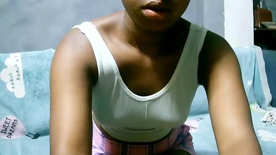Pounie_aurie on Cam4 