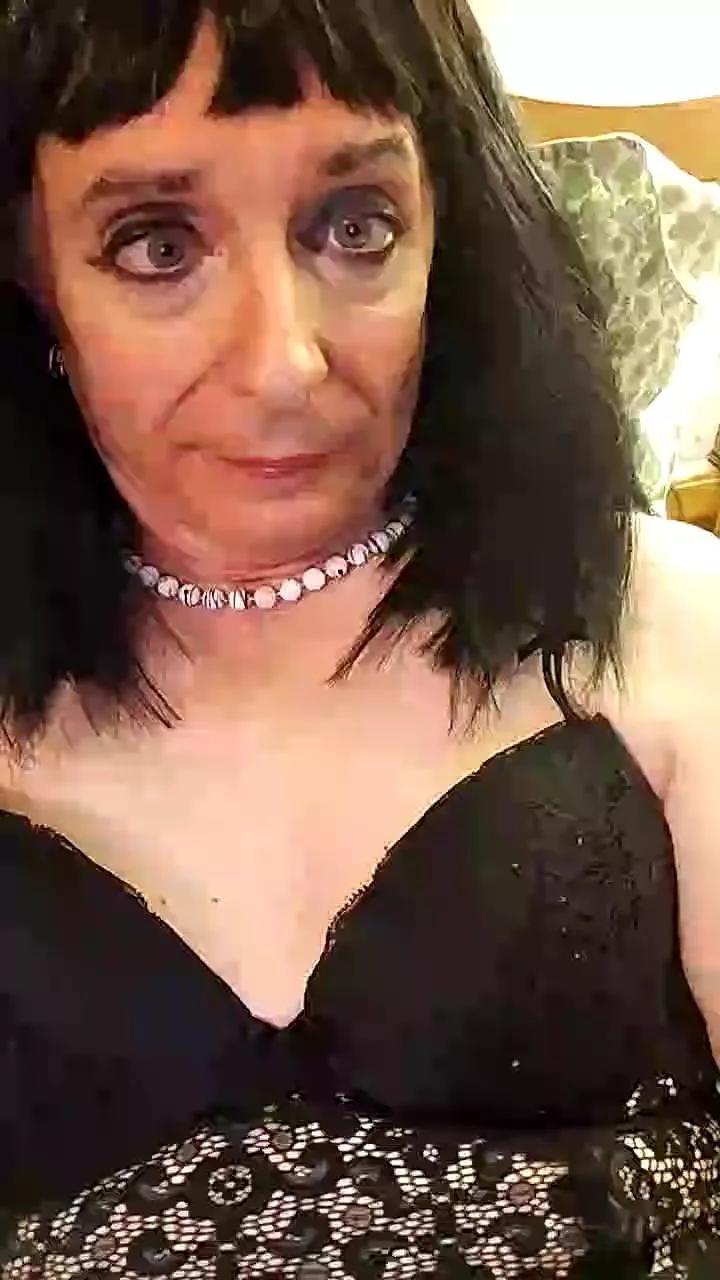 Saabrinaahot on Cam4 